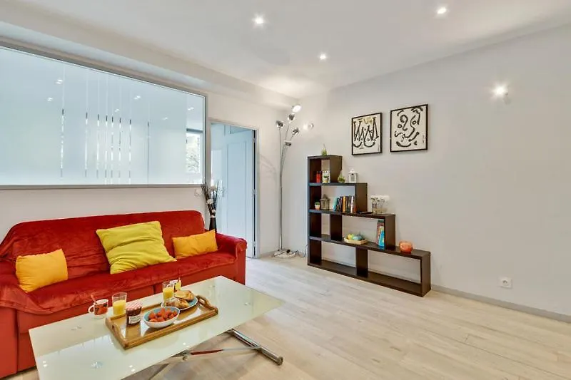 231 Suite Home Tokyo Concept Paris 0*,
